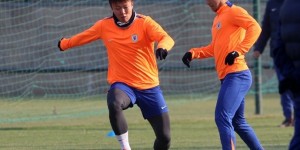 【龙八国际】山东泰山队在基地内进行赛前官方训练，积极备战亚冠精英联赛