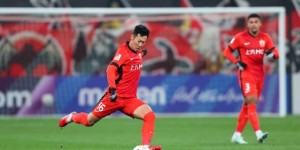 【龙八国际】2024/2025亚冠精英联赛第八轮，上海海港0比2横滨水手