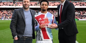 【龙八国际】阿森纳官推晒照：恩瓦内里领取队内1月最佳进球奖项