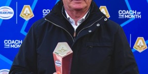 【龙八国际】2月3胜1平&今年不败！拉涅利赛前领取了2月意甲最佳教练奖杯🏆