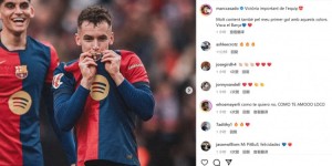 【龙八国际】卡萨多社媒晒亲吻队徽照：非常开心能够打进巴萨生涯处子球