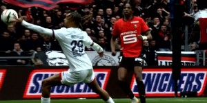 【龙八国际】😅孩子般的错误？巴尔科拉故意手捞球没吃牌 对手投诉反而染黄