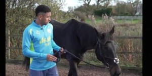 【龙八国际】萨维尼奥：足球以外的爱好是马，曼市多雨又冷但我过得很开心