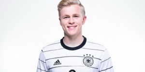 【龙八国际】图片报：周三训练后，纳帅决定改用布尔卡德特为首发前锋战意大利