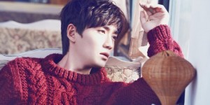 【龙八国际】王俊凯生日直播庆生为新戏脸庞瘦脱相，一旁助理因心疼红了眼眶