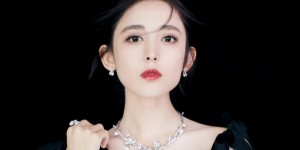 【龙八国际】古力娜扎礼服有隆胸的效果？v领的裙子大秀事业线