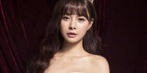 【龙八国际】芒果台小花比拼沈梦辰人气高涨靳梦佳寄予厚望，她有望争夺一姐