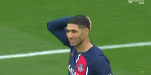 【龙八国际】禁区玩火！？阿什拉夫禁区内护球失误送礼，穆涅西笑纳推射破门