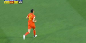 【龙八国际】照进现实！2米01门将于金永连场客串前锋 难道说成耀东真是天才？