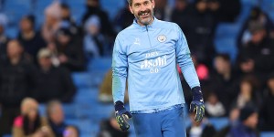 【龙八国际】人生赢家！邮报：卡森将续约1年，在曼城出场107分钟拿10冠