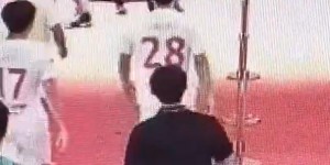 【龙八国际】记者：莱切特赛后对吴雷失误不依不饶，周定洋劝说他却打了起来