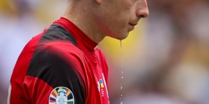 【龙八国际】?卢宁这两周：丢欧冠决赛首发；0-3惨败+2失误；次轮沦为替补