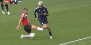 【龙八国际】英足总对南安普顿队长斯蒂芬斯提出指控，他涉嫌辱骂裁判