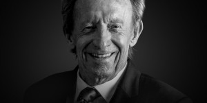 【龙八国际】镜报：弗格森爵士将出席丹尼斯-劳葬礼，拉爵、格雷泽家族则不会