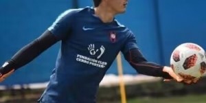 【龙八国际】博主：侯森受伤，预计国安将加速官宣引进华裔门将郑图罗