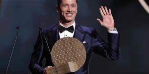 【龙八国际】记者：莱万周六离开慕尼黑，下周随巴萨赴美国参加季前热身赛