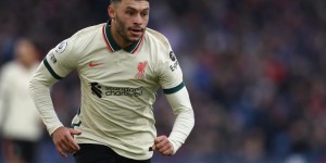 【龙八国际】镜报：西汉姆正考虑1000万镑报价张伯伦，克洛普希望他继续留队