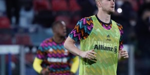 【龙八国际】记者：萨利希望尽快签下德里赫特，计划带他参加美国季前赛