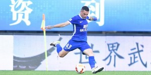 【龙八国际】记者袁野：前10轮最佳球队当属武汉三镇，最佳球员斯坦丘