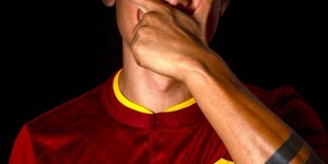 【龙八国际】迪巴拉：选21号球衣因10号属于托蒂 比赛因球迷的支持而变得特别