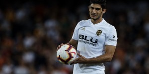 【龙八国际】罗马诺：狼队超过2700万镑报价格德斯，瓦伦西亚准备接受