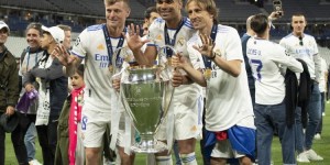 【龙八国际】BR晒典礼三中场合影：如果这是一个时代的结束，那这是多好的时代