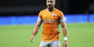 【龙八国际】记者：深圳队8月3日飞往海口备战 鸭梨尚未恢复训练