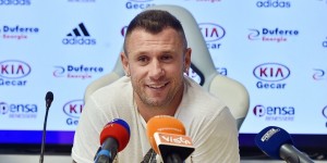 【龙八国际】卡萨诺：阿尔瓦雷斯比哈兰德强大得多，后者是健壮版的卢卡库