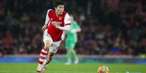 【龙八国际】日本球员身价前20：富安健洋2500万欧第一，五大联赛12人上榜