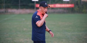 【龙八国际】殷铁生：三度执教青岛海牛因对山东的感情，这一生足球是我的全部