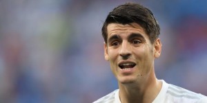 【龙八国际】记者：因严重感冒和肠道问题，莫拉塔今日只能慢速训练