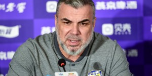 【龙八国际】记者：奥拉罗尤执教国足的最大障碍是年薪至少500万美金