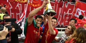 【龙八国际】一个轮回！武磊夺生涯第二座中超冠军，上次夺冠后开启留洋