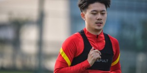 【龙八国际】北青：蒋圣龙遭追加停赛，扬科维奇为国足“换血”仍招入其训练