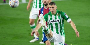 【龙八国际】西媒：曼联有意贝蒂斯中场圭多-罗德里格斯，但面临巴萨的竞争