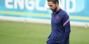 【龙八国际】电讯报：北马其顿主场草皮硬得像石头，英超球队担心自家球员受伤
