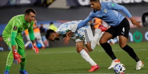 【龙八国际】土媒：穆斯莱拉很可能缺席对阵拜仁比赛，球员想打封闭出战