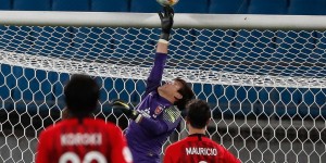 【龙八国际】西川周作谈平局弃门而出进攻：求胜心切，尽管听到了教练声音