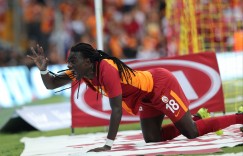 【龙八国际】丧尸归来！38岁戈米J联赛帽子戏法?无解背打炉火纯青?