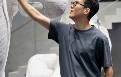 【龙八国际】?潮son！热刺球星孙兴慜在韩国参加活动摆出经典照相?动作