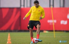 【龙八国际】艾克森缺阵！津媒：国足使用442阵型，艾克森未参加全家福拍摄