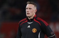 【龙八国际】菲尔-琼斯：膝盖手术后情况不见好转，发现自己对比赛感到痛苦