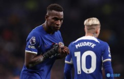 【龙八国际】心善！太阳报：杰克逊以前经常找队友要旧装备，带回老家送给孩子