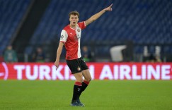 【龙八国际】记者：米兰在与维弗尔随行人员沟通，但还未与费耶诺德联系