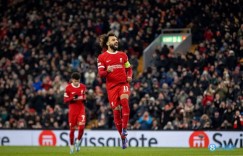 【龙八国际】本赛季五大联赛仅三人进球&助攻均至少8次：萨拉赫&沃特金斯&萨内