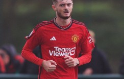 【龙八国际】曼联官方：20岁前锋休吉尔租借英甲球队伯顿至本赛季结束