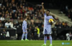 【龙八国际】TA：维尼修斯本赛季位置更靠近中路，姆巴佩加盟或带来变化