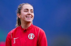 【龙八国际】姐妹花?“世界最美女球员”与妹妹同场竞技，均是克罗地亚国脚