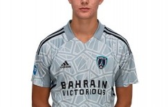 【龙八国际】记者：米兰正商谈引进巴黎FC15岁门将布耶