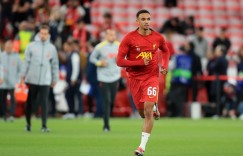 【龙八国际】赫斯基：防守时阿诺德需要队友帮助，比赛中不可能一直一对一